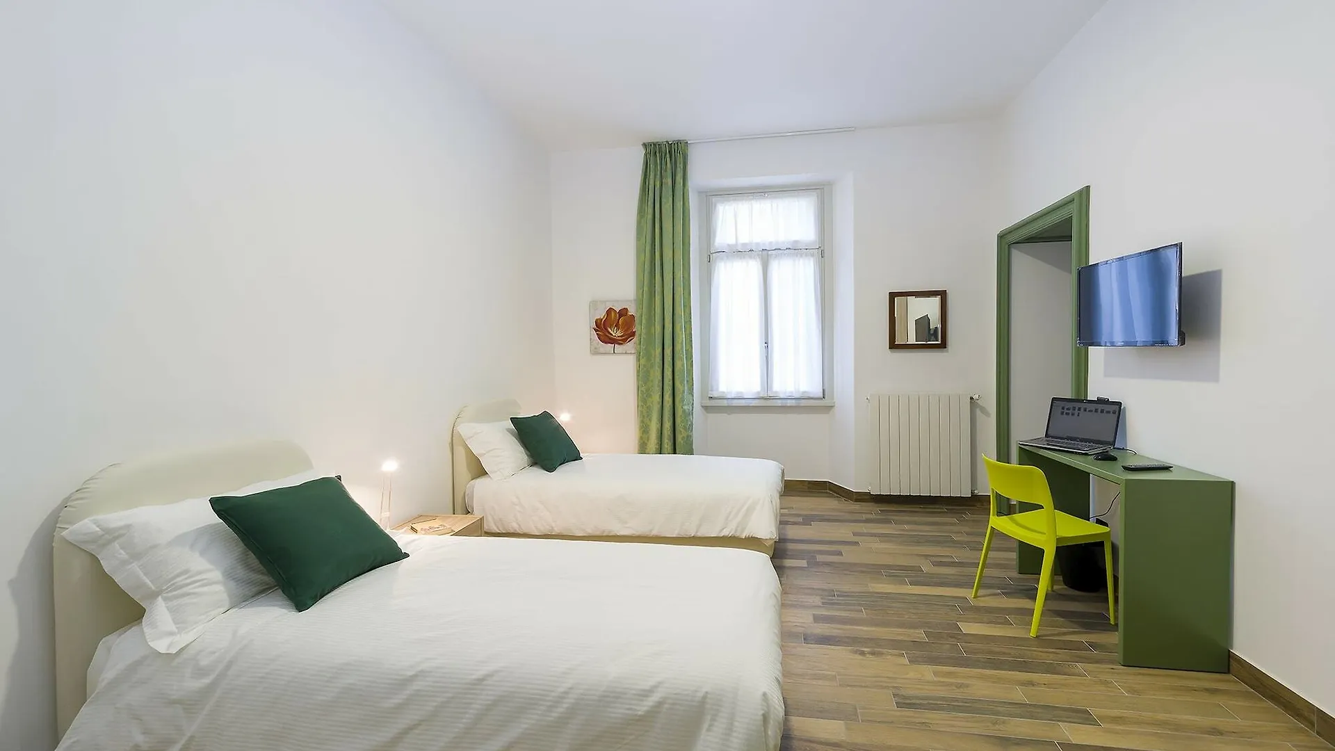 La Nostra Casa In Centro Hotell Lecco 3*,